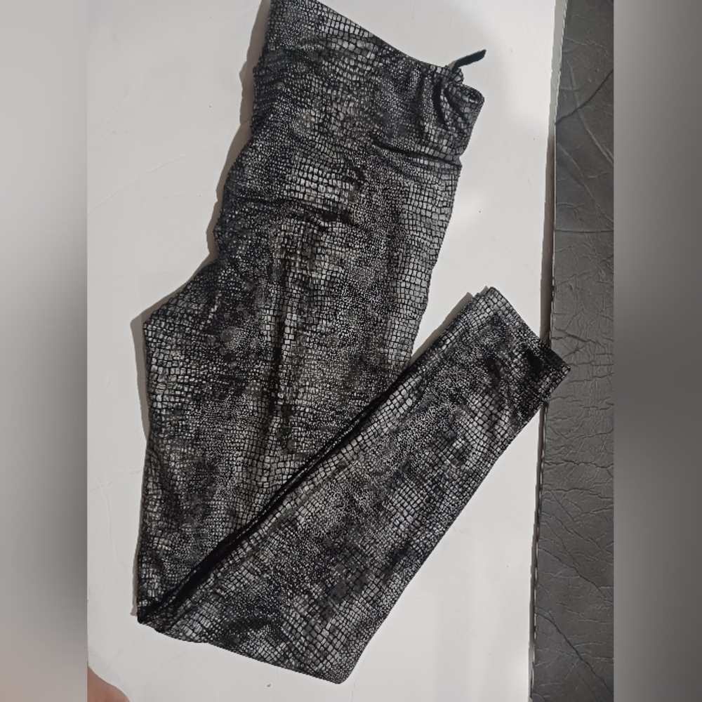 Final $4   Snake Print Leggins With Side Zip. Sz. S Black & Gray.